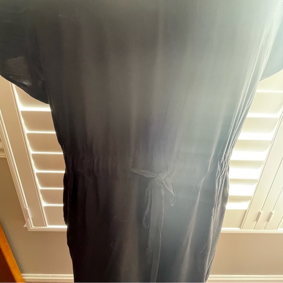 Elegant Black V-Neck Dress - Picture 3 of 5